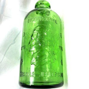 ANCHOR HOCKING Green Glass Bicentennial Bottle 1777 - 1976 Collectible